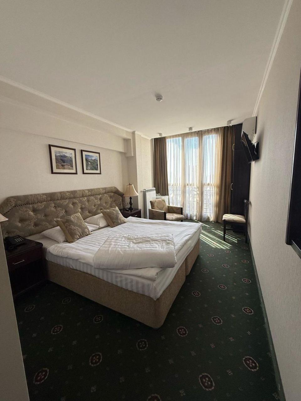 Shirak Hotel Erévan Extérieur photo