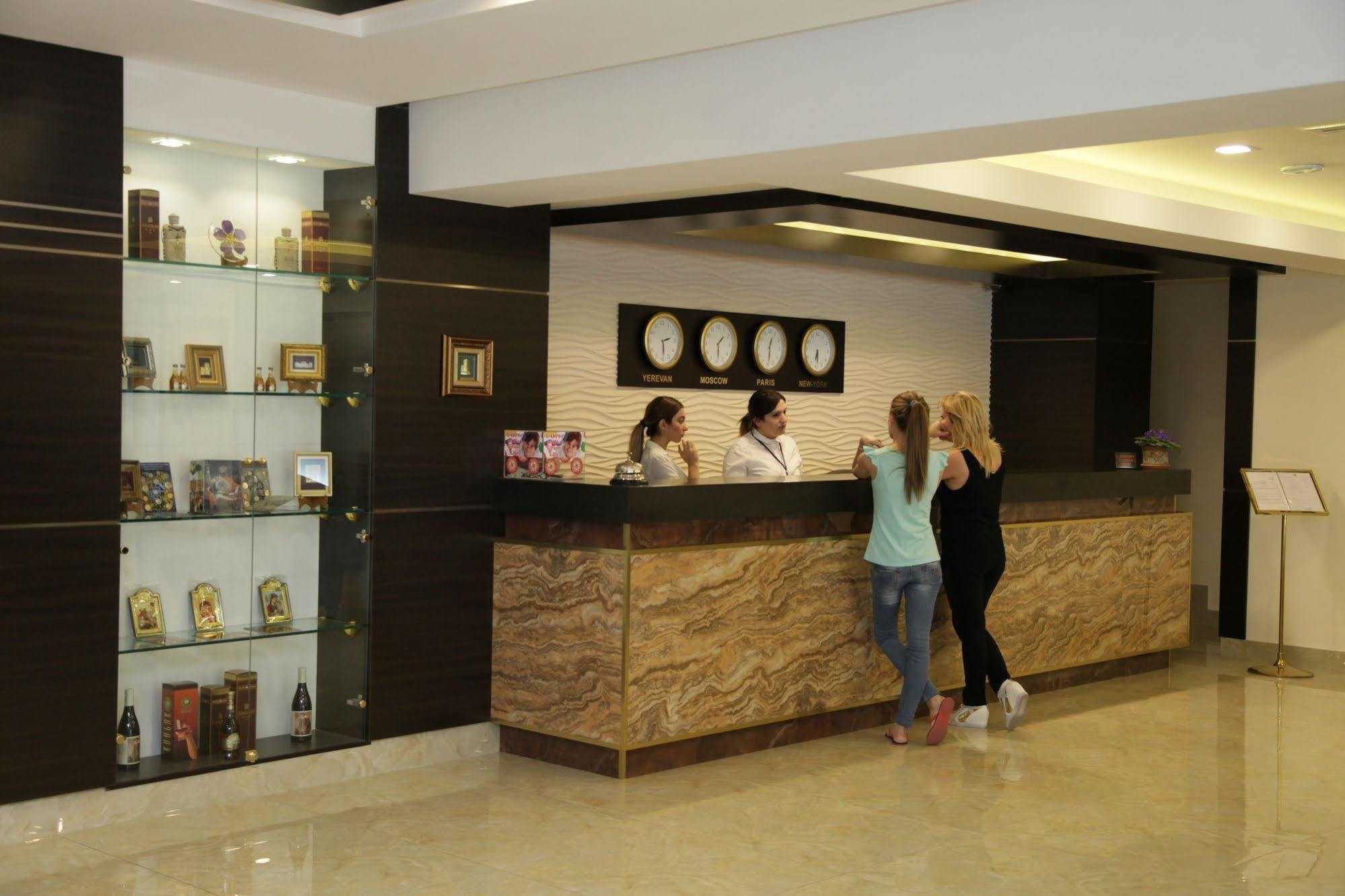 Shirak Hotel Erévan Extérieur photo